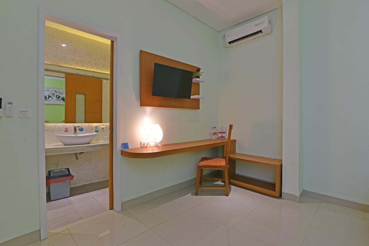 Reddoorz Plus @ Mahendradatta Denpasar Esterno foto