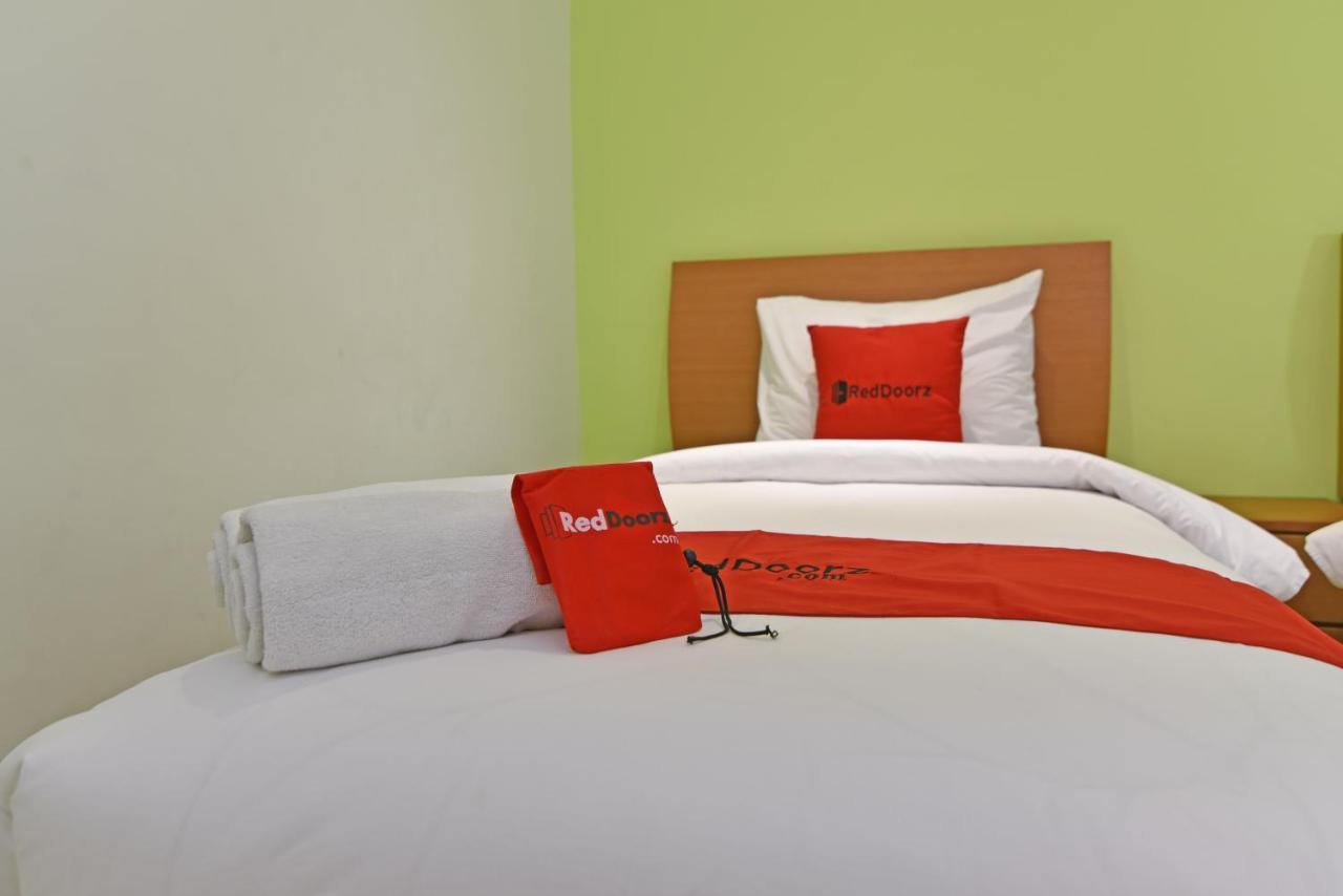 Reddoorz Plus @ Mahendradatta Denpasar Esterno foto