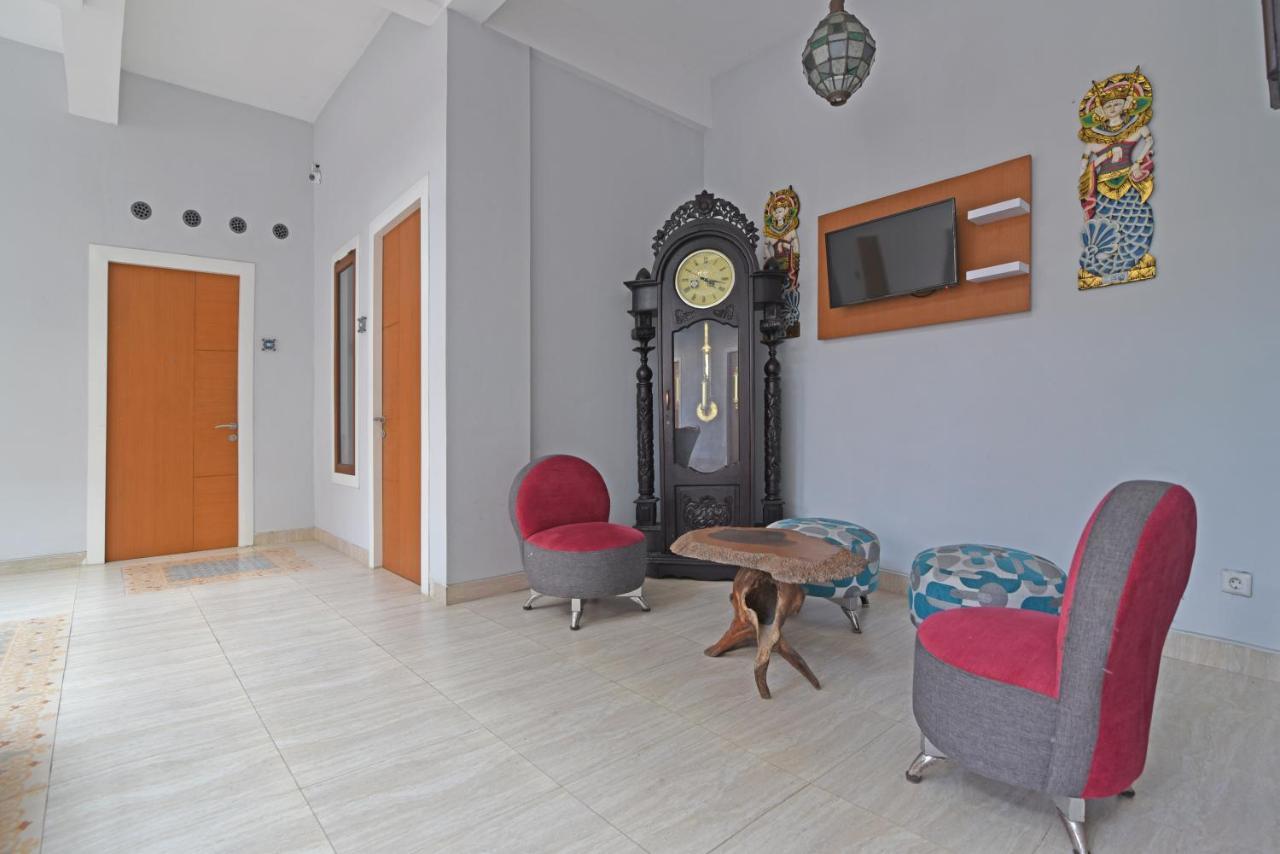 Reddoorz Plus @ Mahendradatta Denpasar Esterno foto